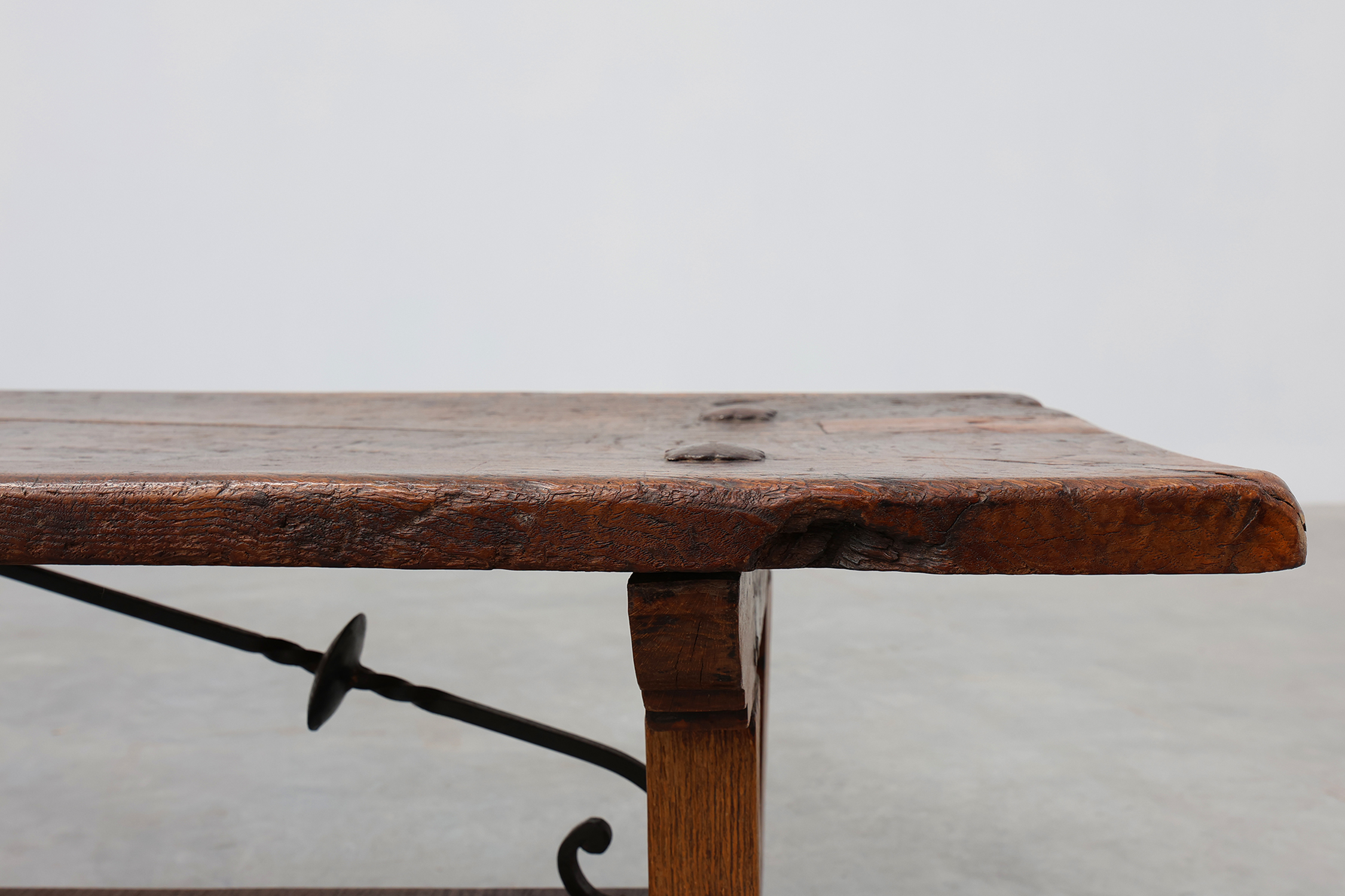 17th Century Spanish Brutalist coffee table in wood and wrought ironthumbnail